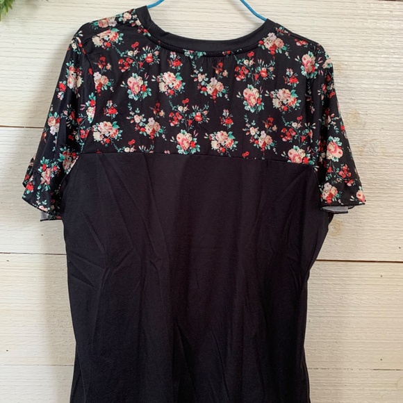 Floral Short Sleeve Blouse. Size XXL - Picture 7 of 9